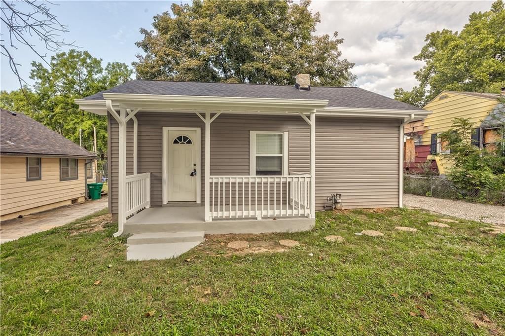 1810 S Maywood Avenue — photo 2