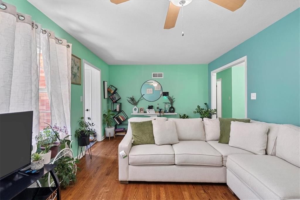 Photo 6 of 25 - 7226 Yecker Avenue