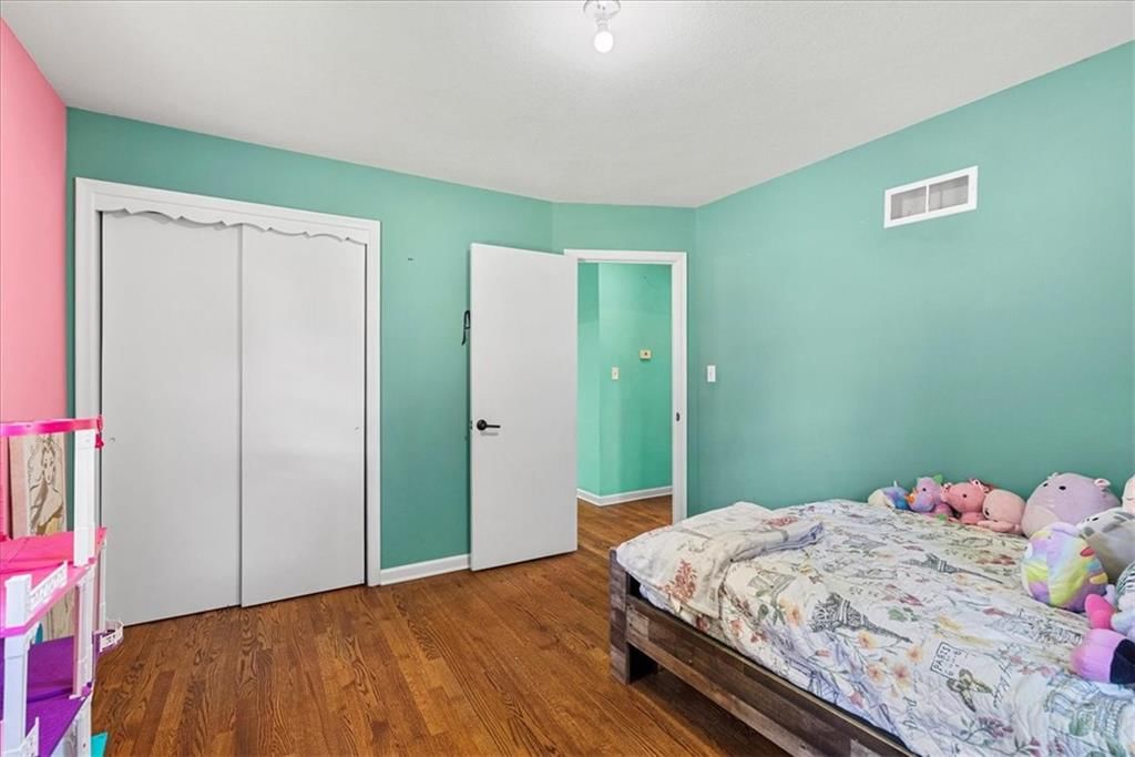 Photo 18 of 25 - 7226 Yecker Avenue
