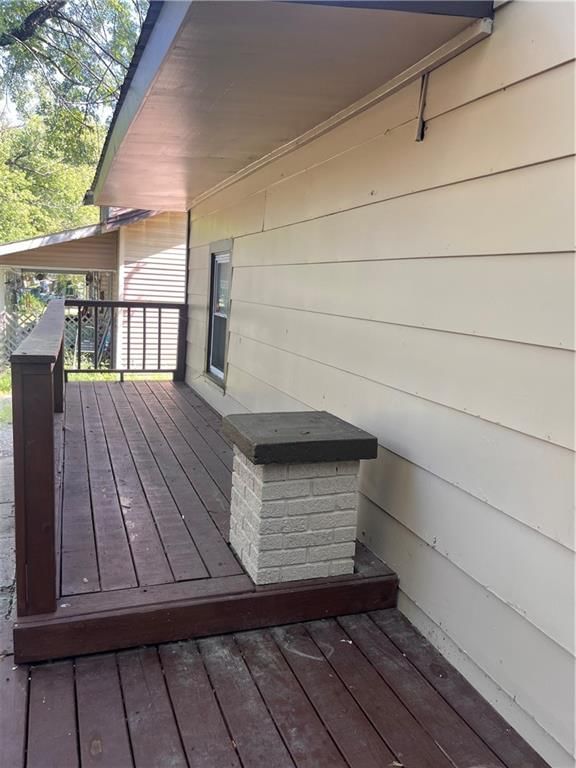 Photo 5 of 11 - 209 S Washington Street