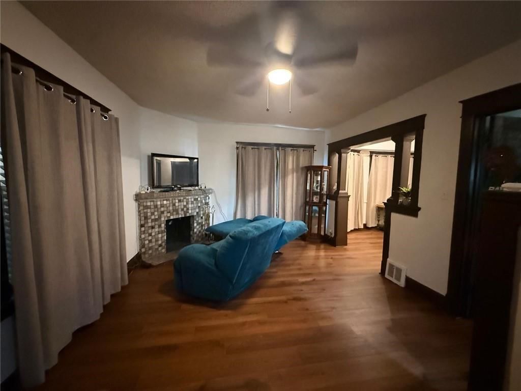 4925 Walrond Avenue — photo 2