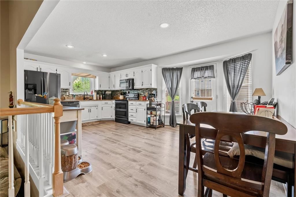 Photo 12 of 37 - 6405 N Fisk Court