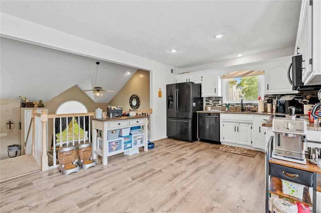 Photo 13 of 37 - 6405 N Fisk Court