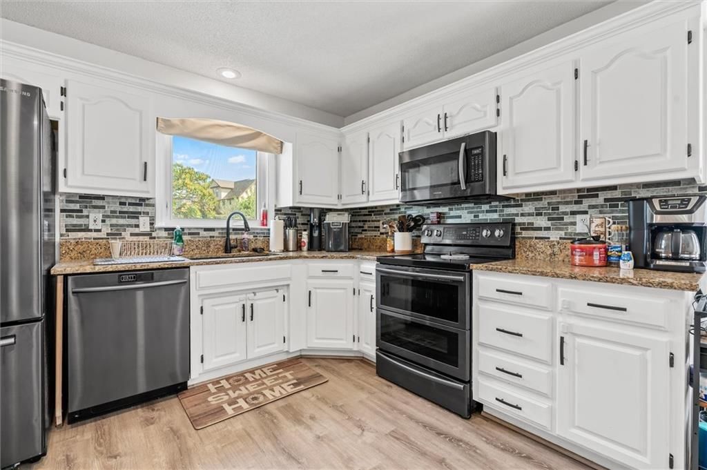 Photo 14 of 37 - 6405 N Fisk Court
