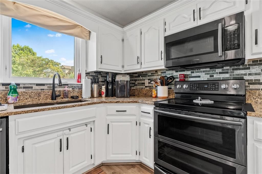 Photo 15 of 37 - 6405 N Fisk Court