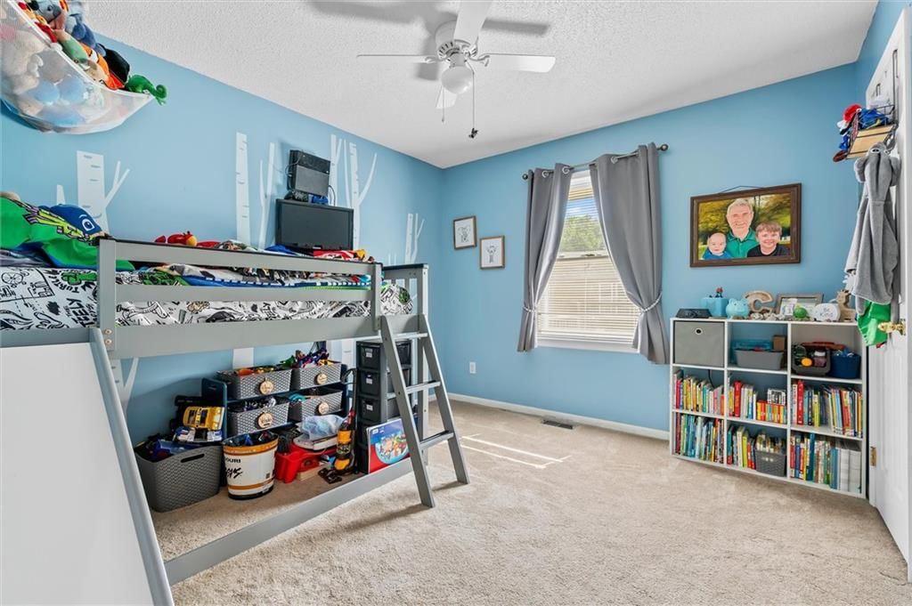 Photo 18 of 37 - 6405 N Fisk Court