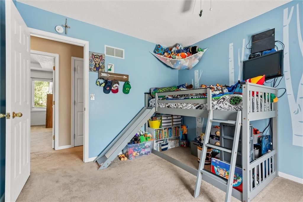 Photo 19 of 37 - 6405 N Fisk Court