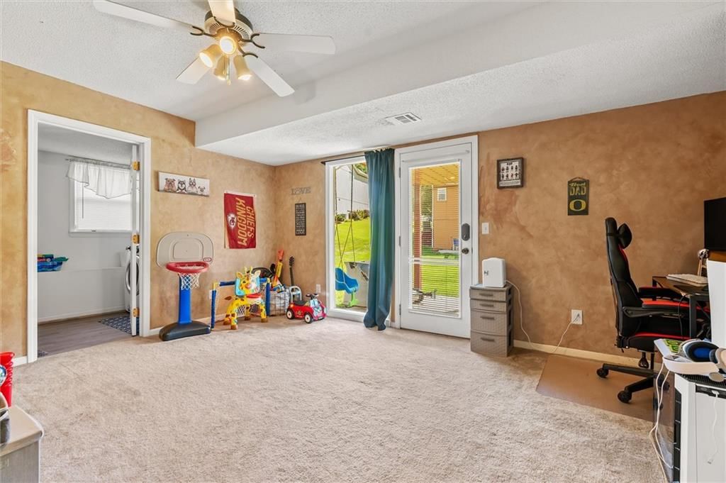 Photo 26 of 37 - 6405 N Fisk Court