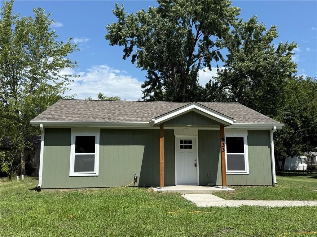 833 E 7th Street, Ottawa, KS
