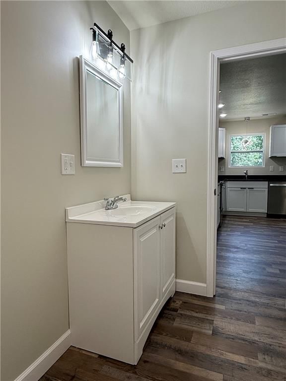 Photo 10 of 19 - 833 E 7th Street