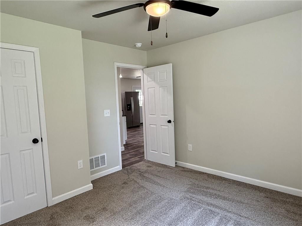 Photo 11 of 19 - 833 E 7th Street