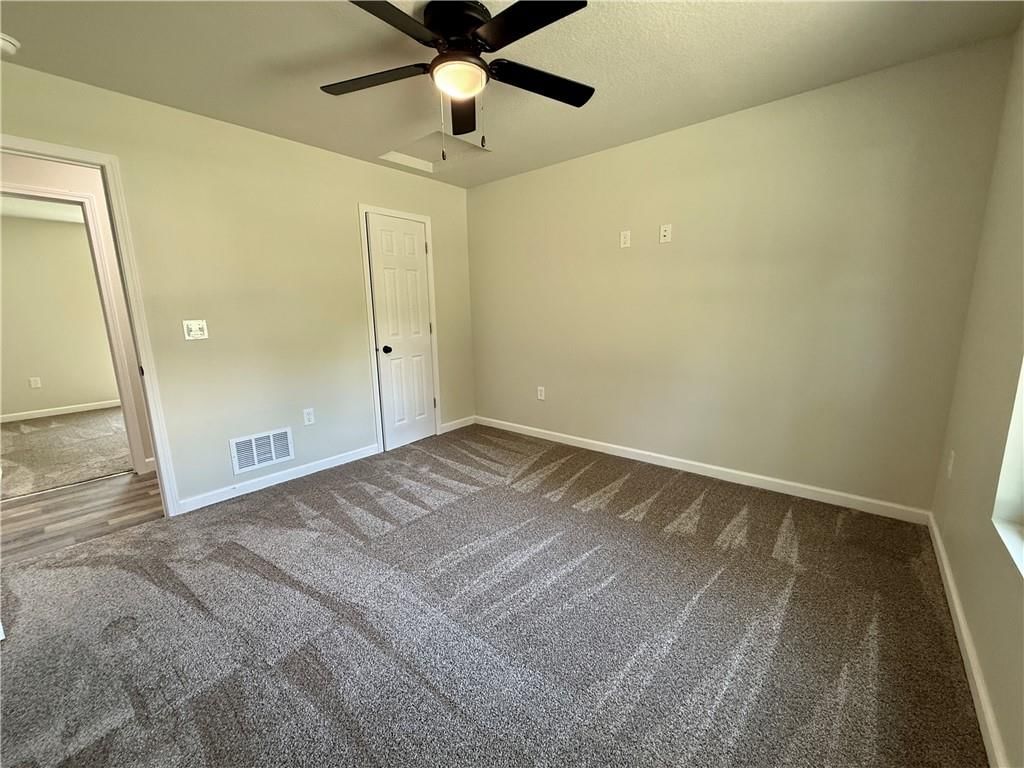 Photo 17 of 19 - 833 E 7th Street