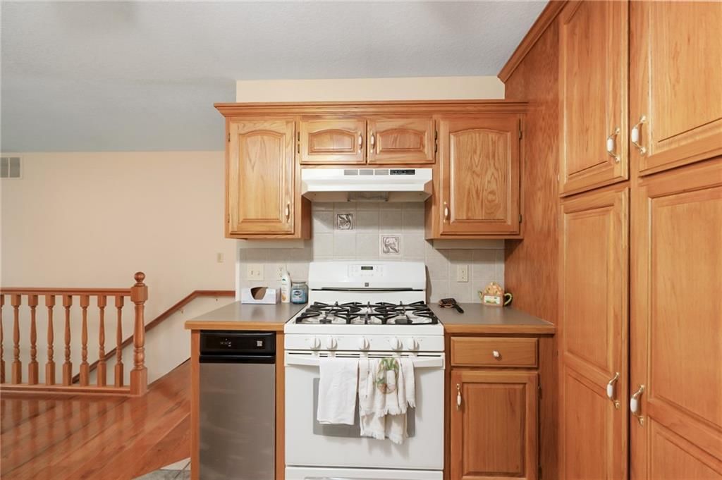 200 N Cedar Street — photo 19