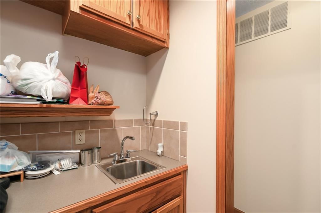 200 N Cedar Street — photo 21