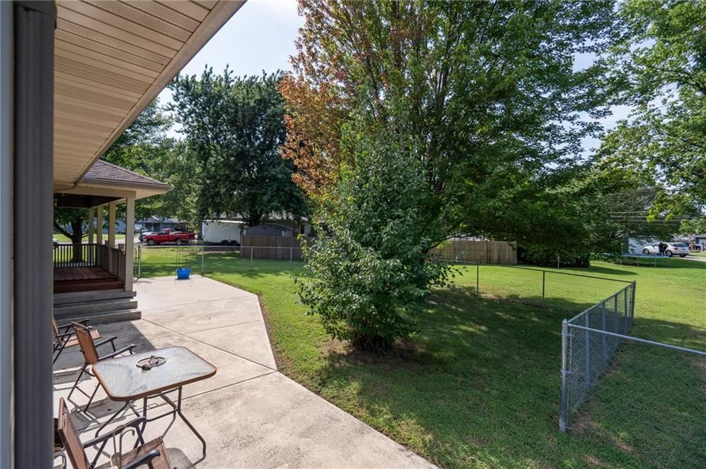 200 N Cedar Street — photo 39