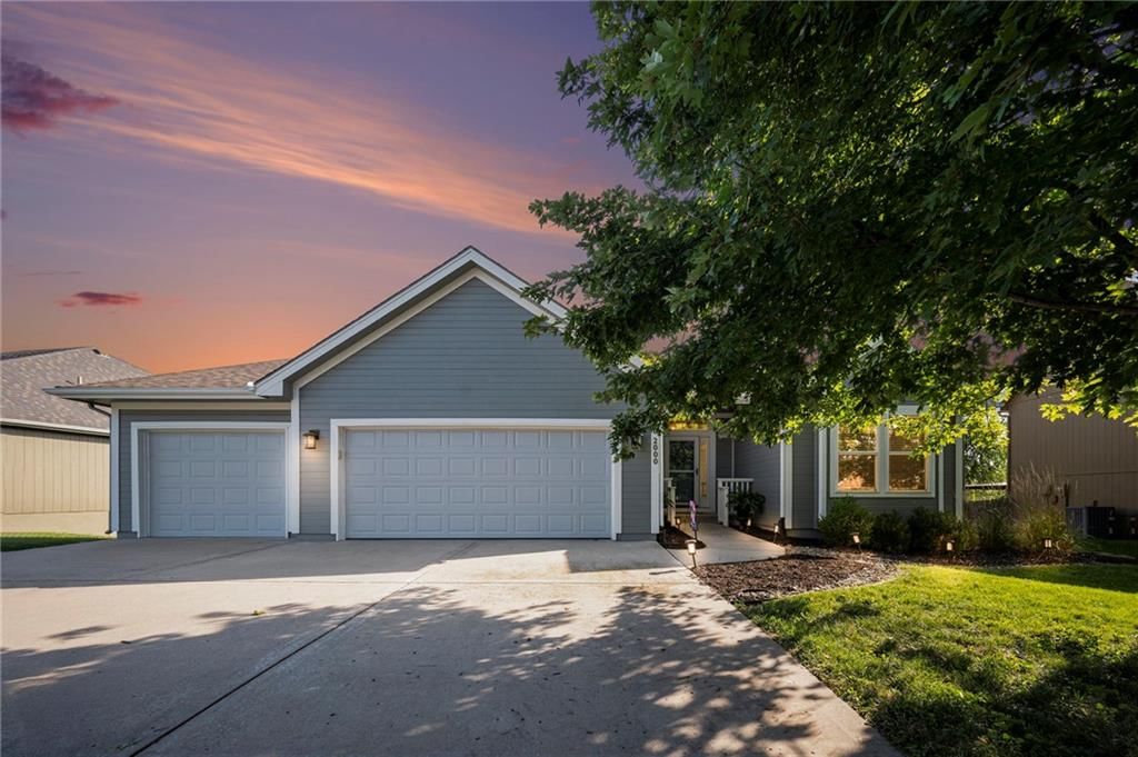 2000 Lake Drive, Smithville, MO
