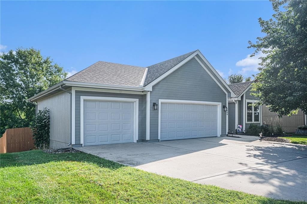 2000 Lake Drive — photo 3