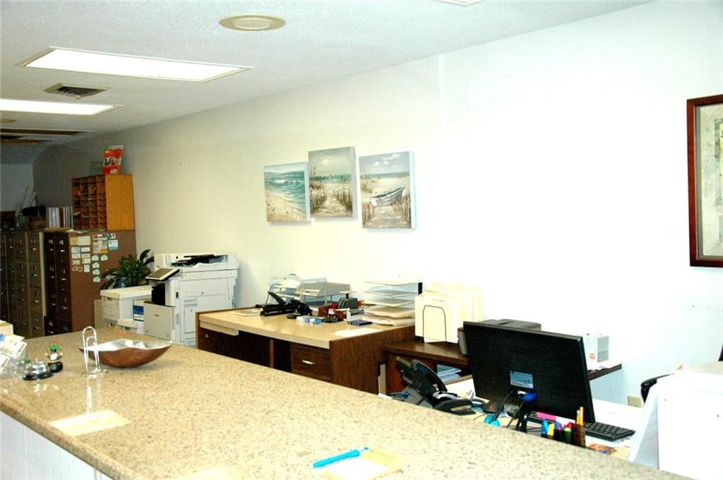1720 Broadway Avenue — photo 10