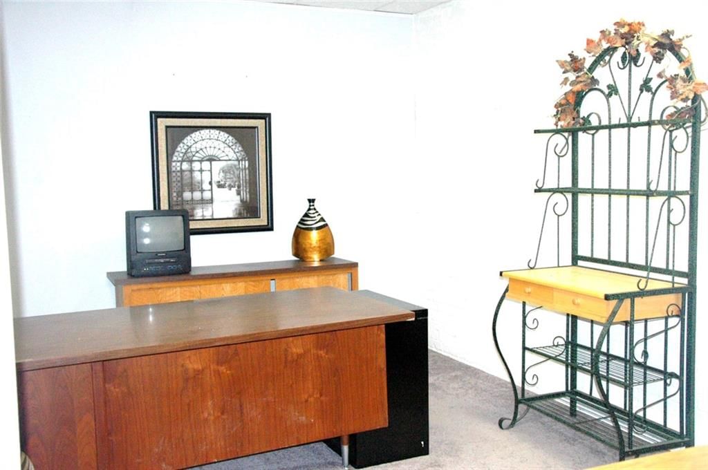 1720 Broadway Avenue — photo 21