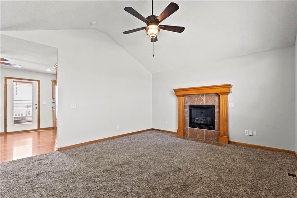 Photo 6 of 32 - 503 Lake Meadows Drive