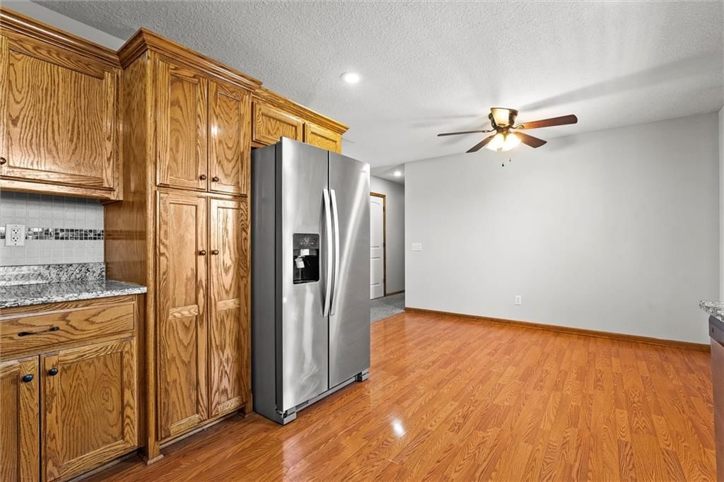 Photo 11 of 32 - 503 Lake Meadows Drive