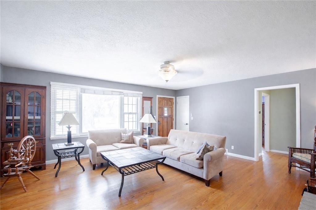 10110 Forest Avenue — photo 4