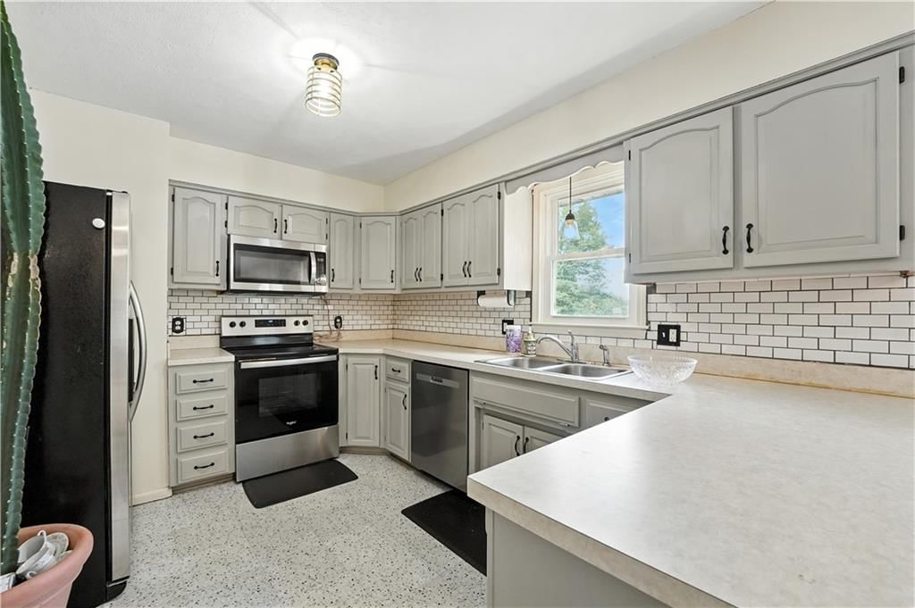 Photo 7 of 45 - 14973 Wolfe Drive