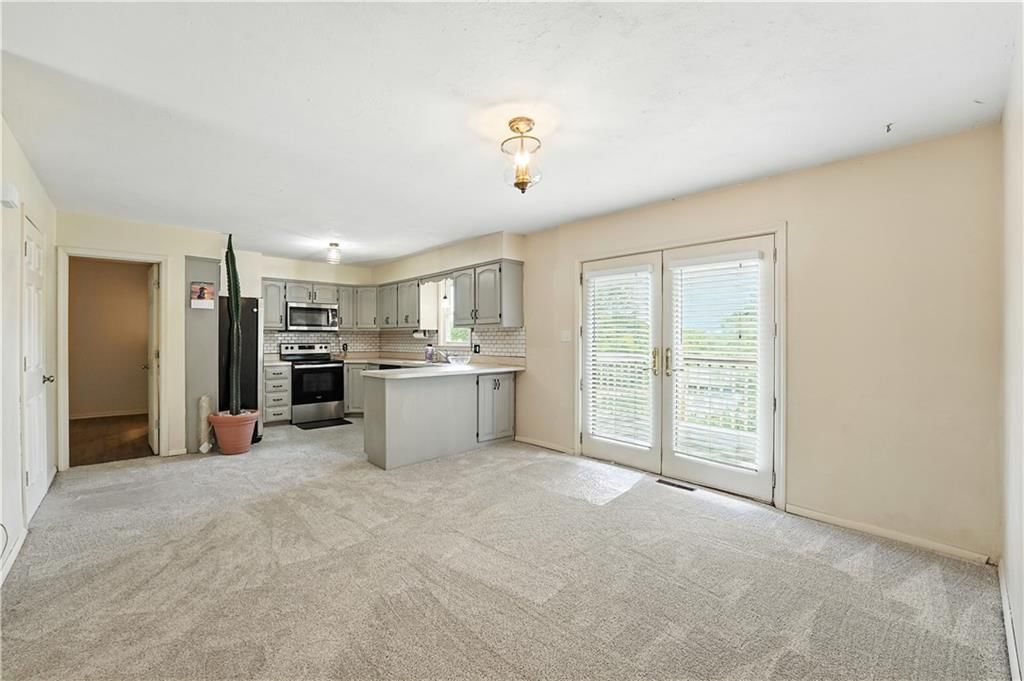 Photo 11 of 45 - 14973 Wolfe Drive