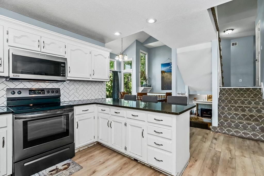 Photo 7 of 33 - 7012 E 123rd Street
