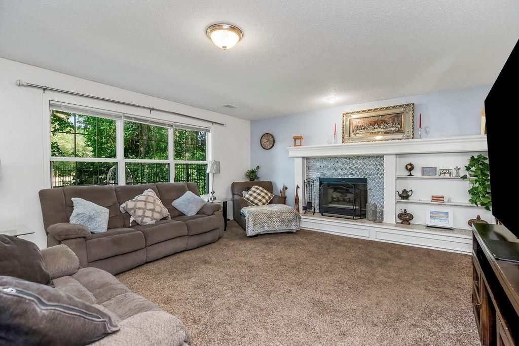 Photo 9 of 33 - 7012 E 123rd Street