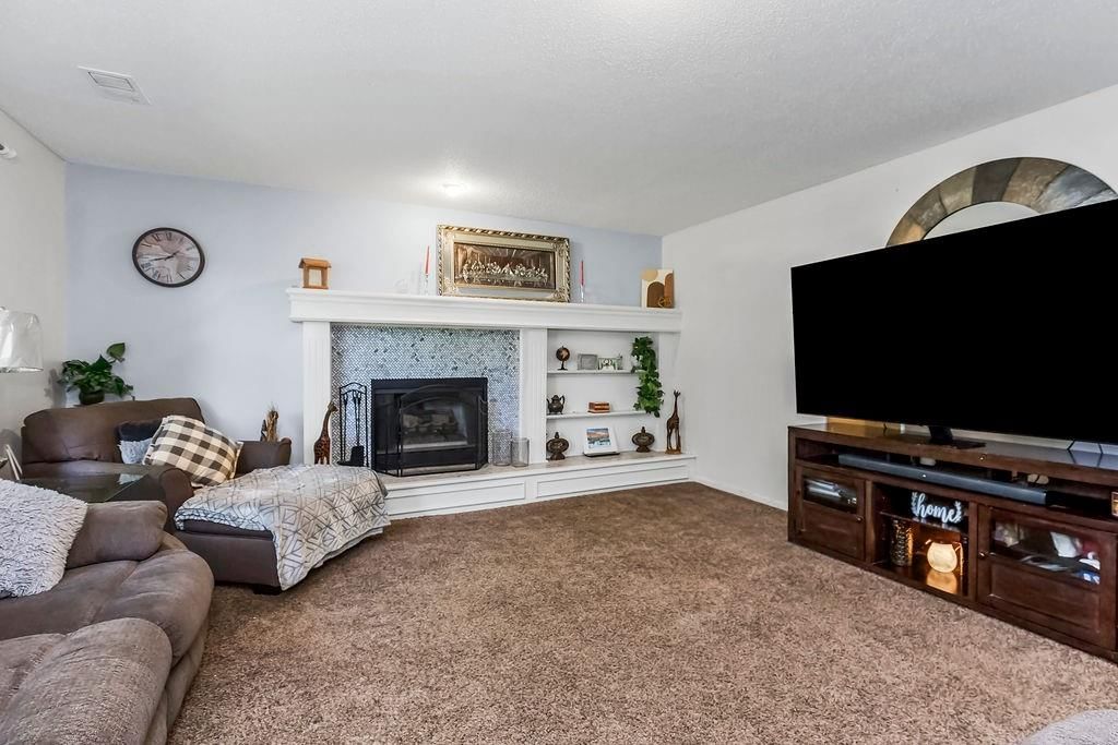 Photo 10 of 33 - 7012 E 123rd Street