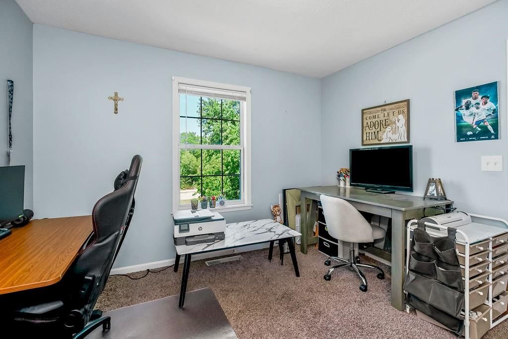 Photo 14 of 33 - 7012 E 123rd Street