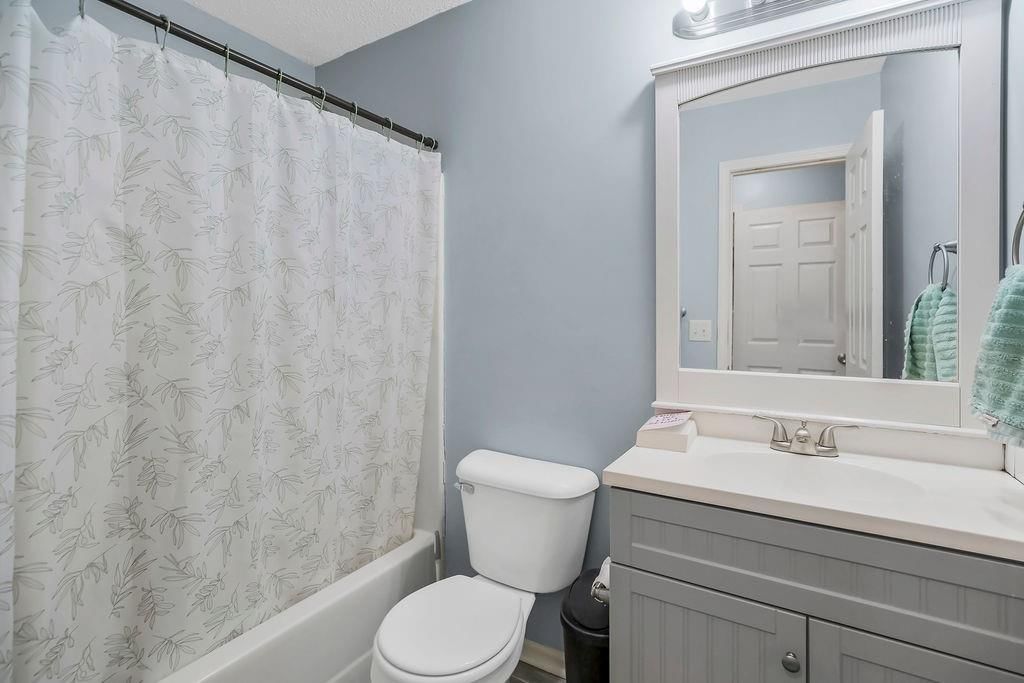 Photo 22 of 33 - 7012 E 123rd Street