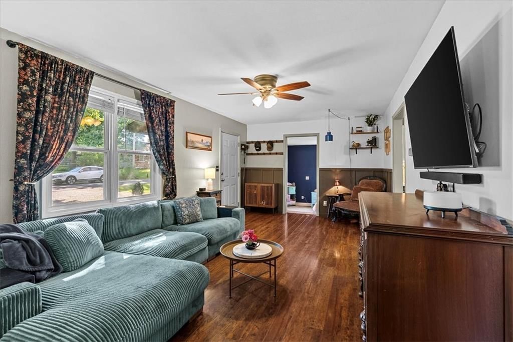 Photo 7 of 32 - 404 W 3rd Street
