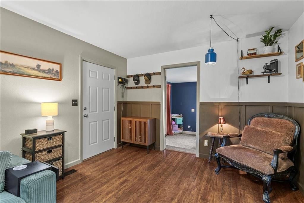 Photo 8 of 32 - 404 W 3rd Street