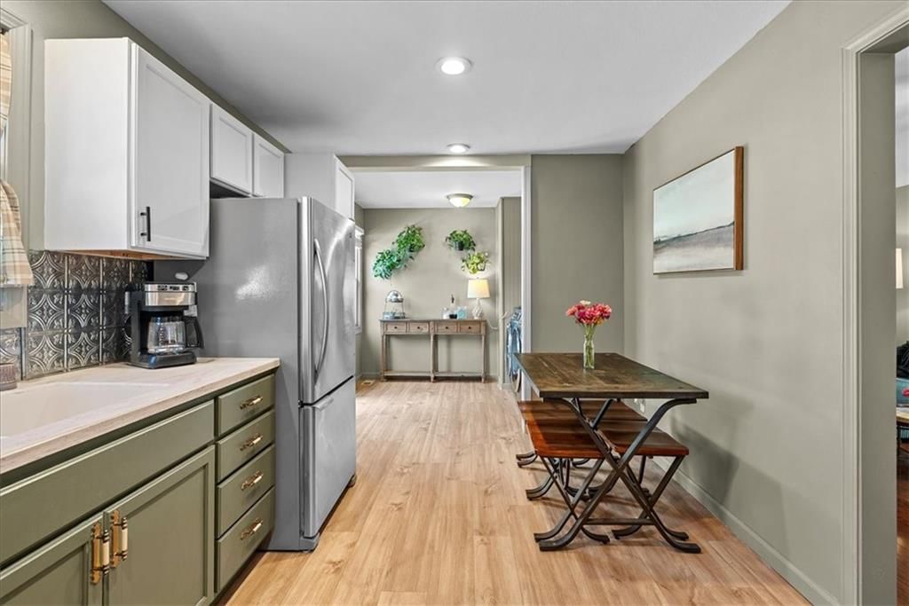 Photo 10 of 32 - 404 W 3rd Street
