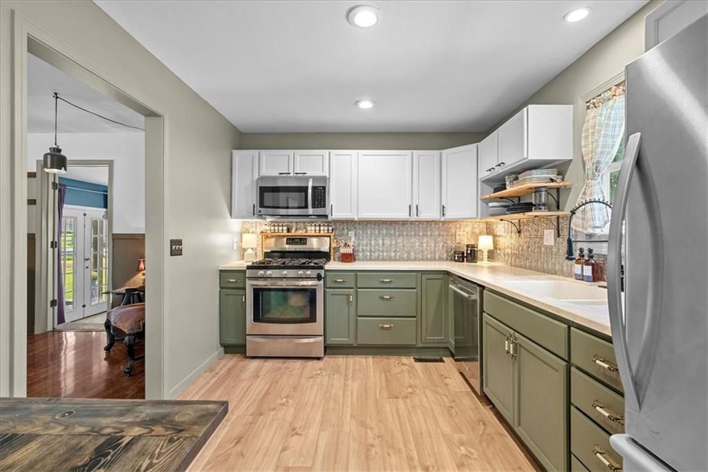 Photo 11 of 32 - 404 W 3rd Street