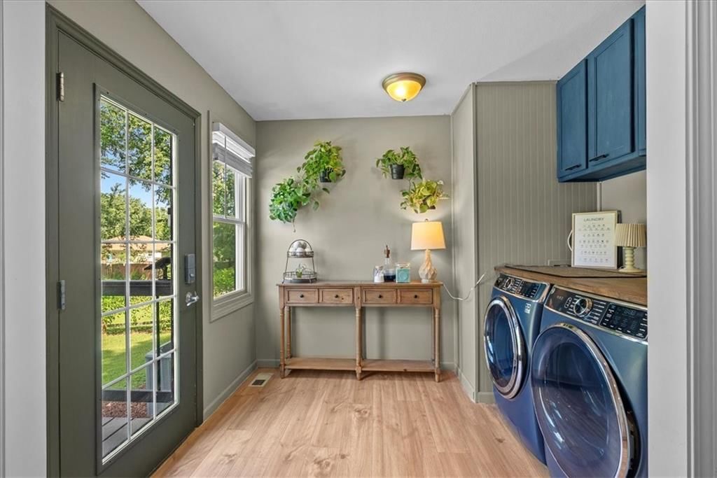 Photo 12 of 32 - 404 W 3rd Street