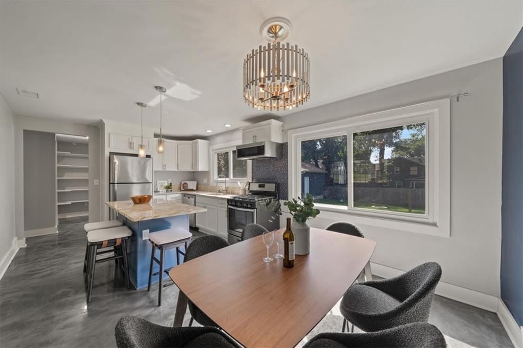 Photo 6 of 18 - 2237 W 79th Street