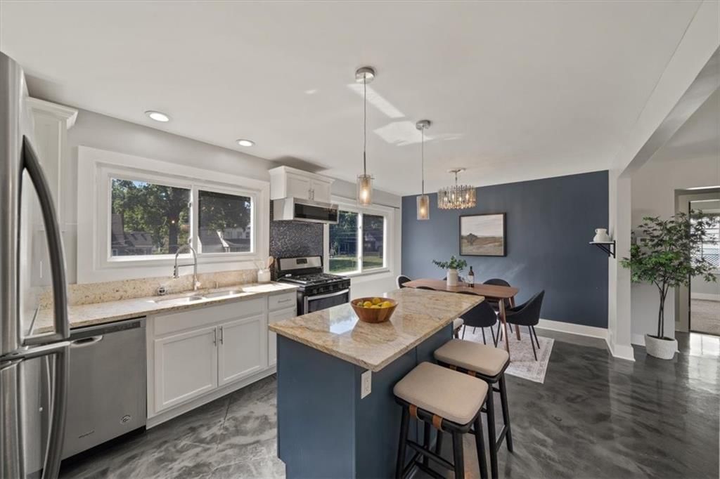 Photo 7 of 18 - 2237 W 79th Street