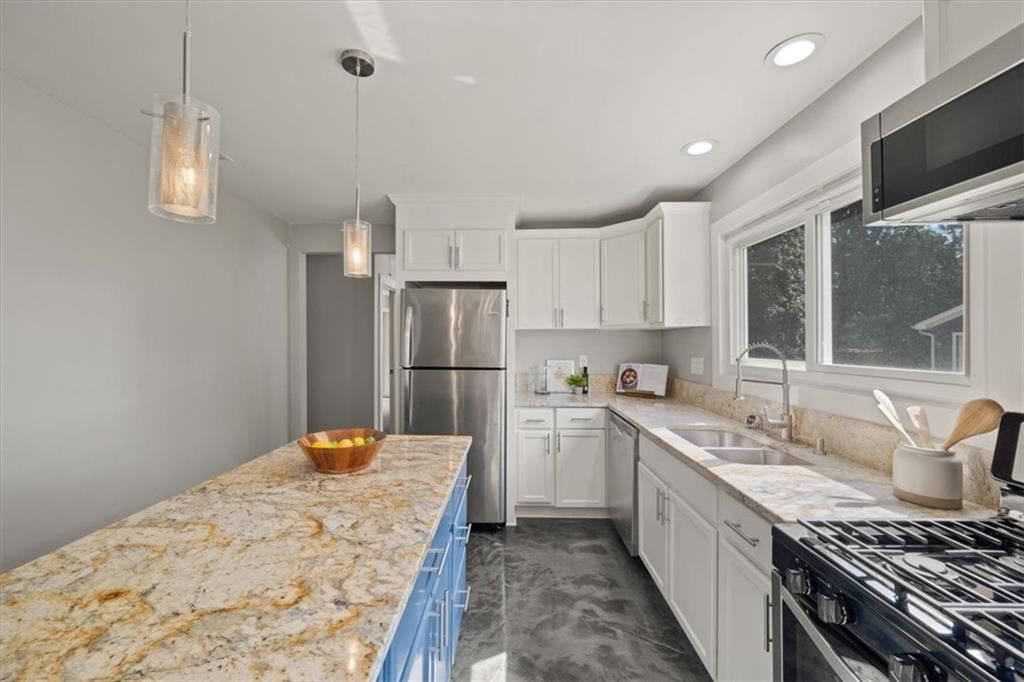 Photo 10 of 18 - 2237 W 79th Street