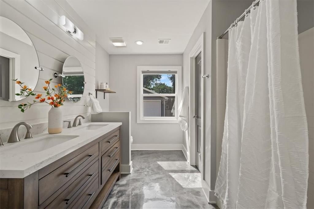 Photo 12 of 18 - 2237 W 79th Street