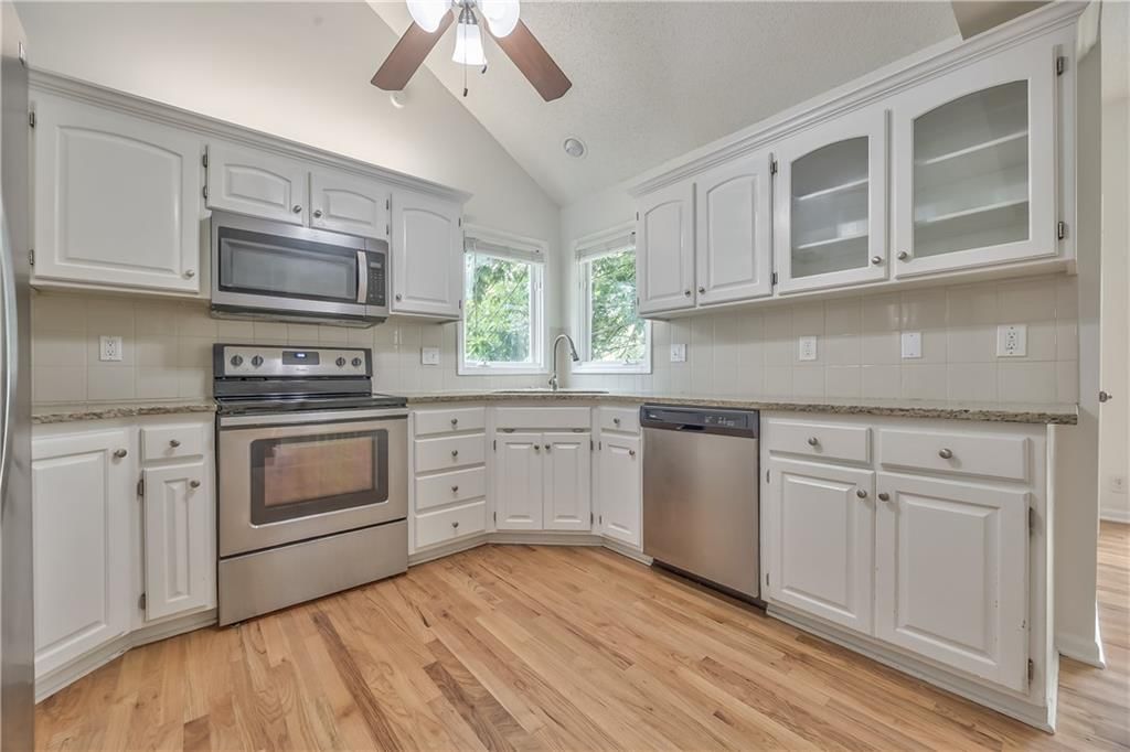 Photo 6 of 35 - 14650 S Alden Street