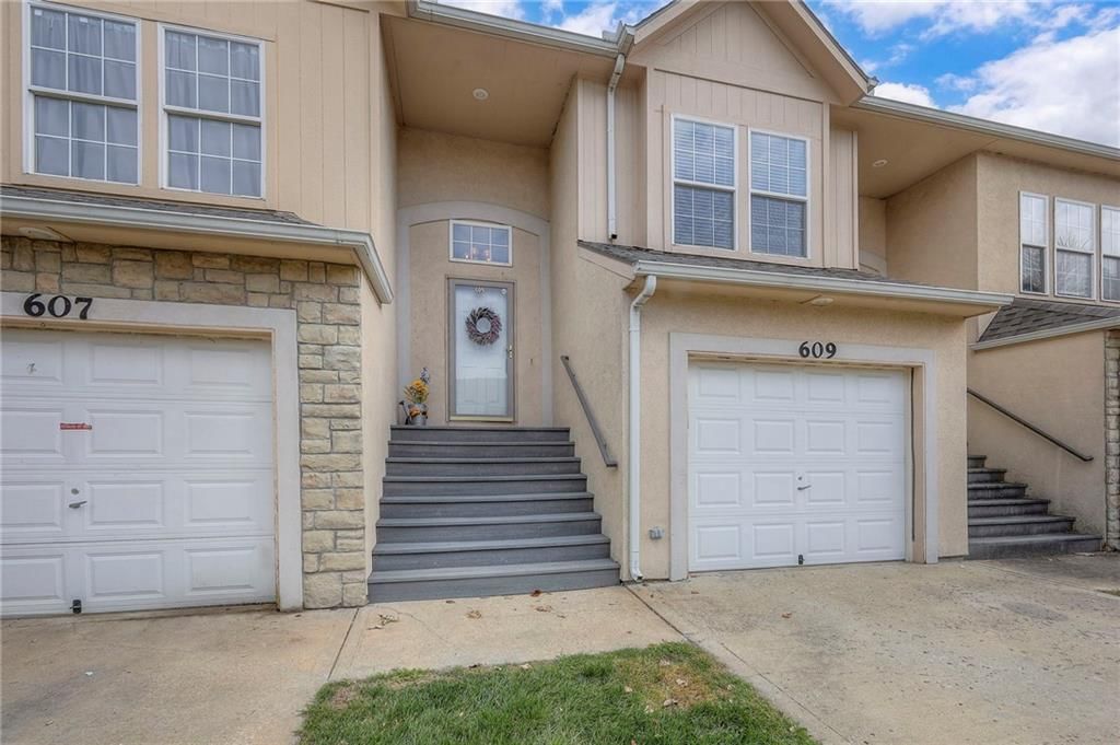 609 S Woodson Lane, Gardner, KS