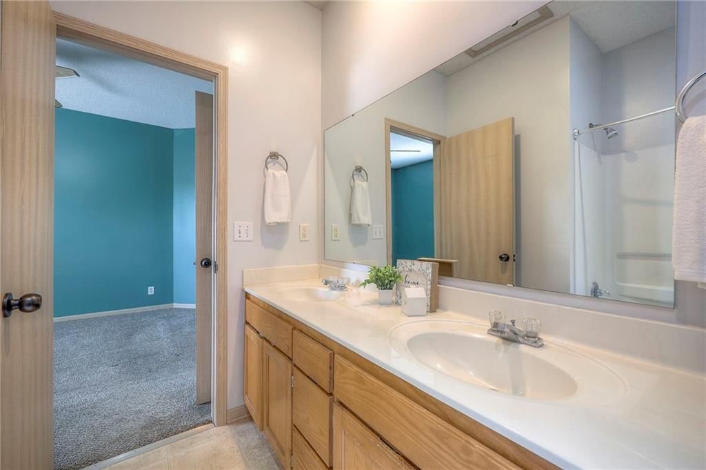 609 S Woodson Lane — photo 17