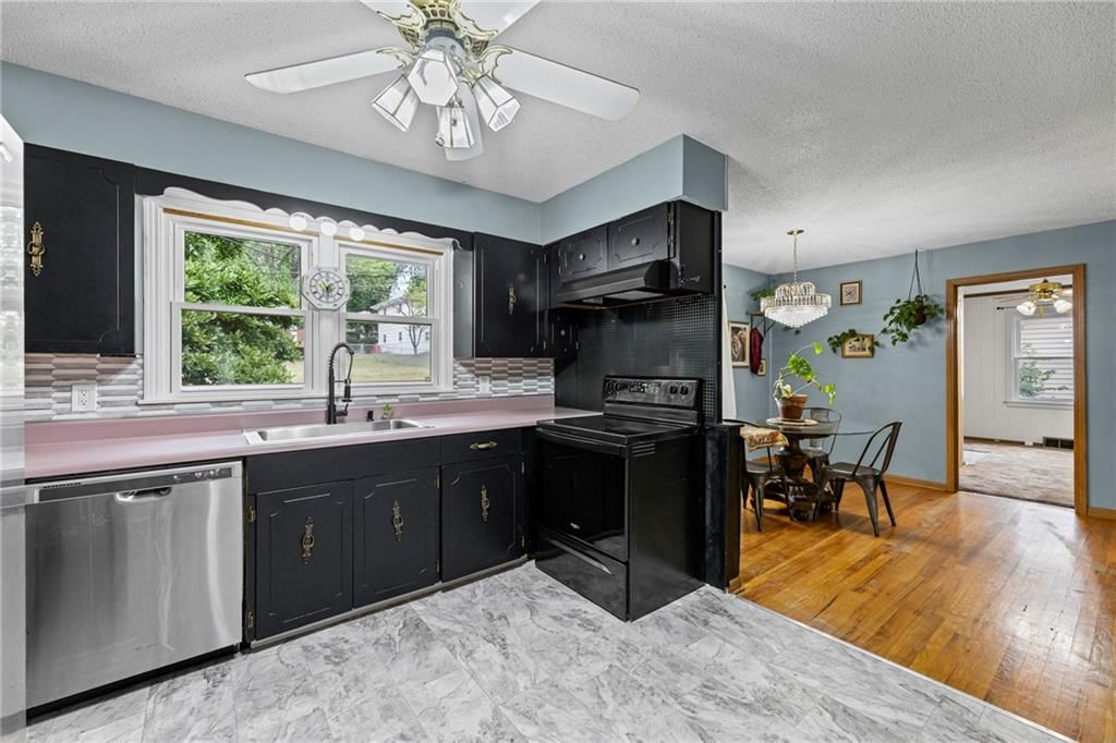Photo 11 of 42 - 1504 NE 51st Street