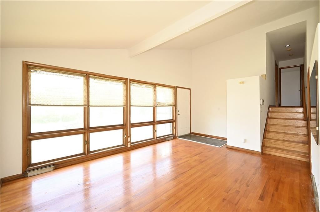 Photo 5 of 32 - 5255 Spruce Avenue