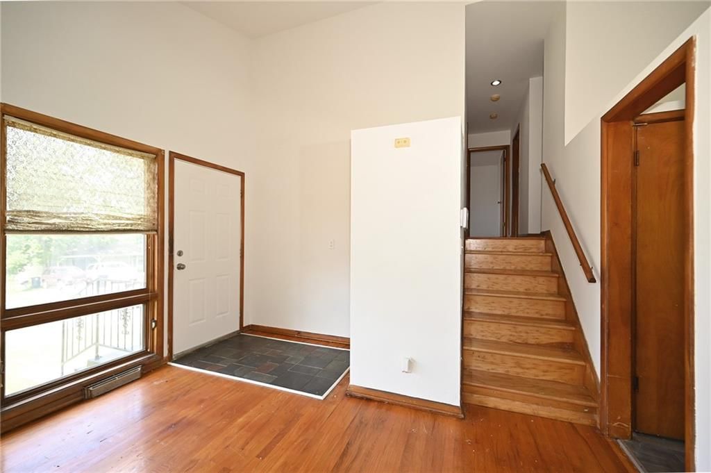 Photo 8 of 32 - 5255 Spruce Avenue