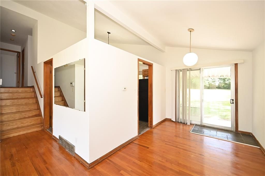 Photo 13 of 32 - 5255 Spruce Avenue