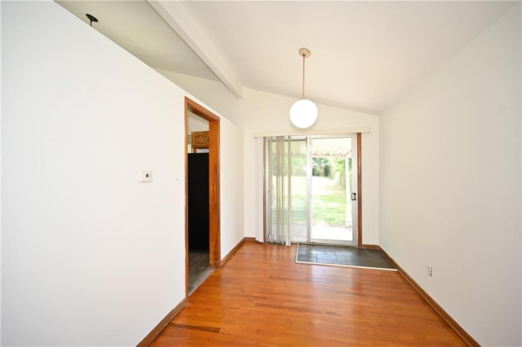 Photo 14 of 32 - 5255 Spruce Avenue